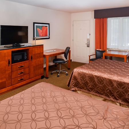 הובס Best Western Executive Inn מראה חיצוני תמונה