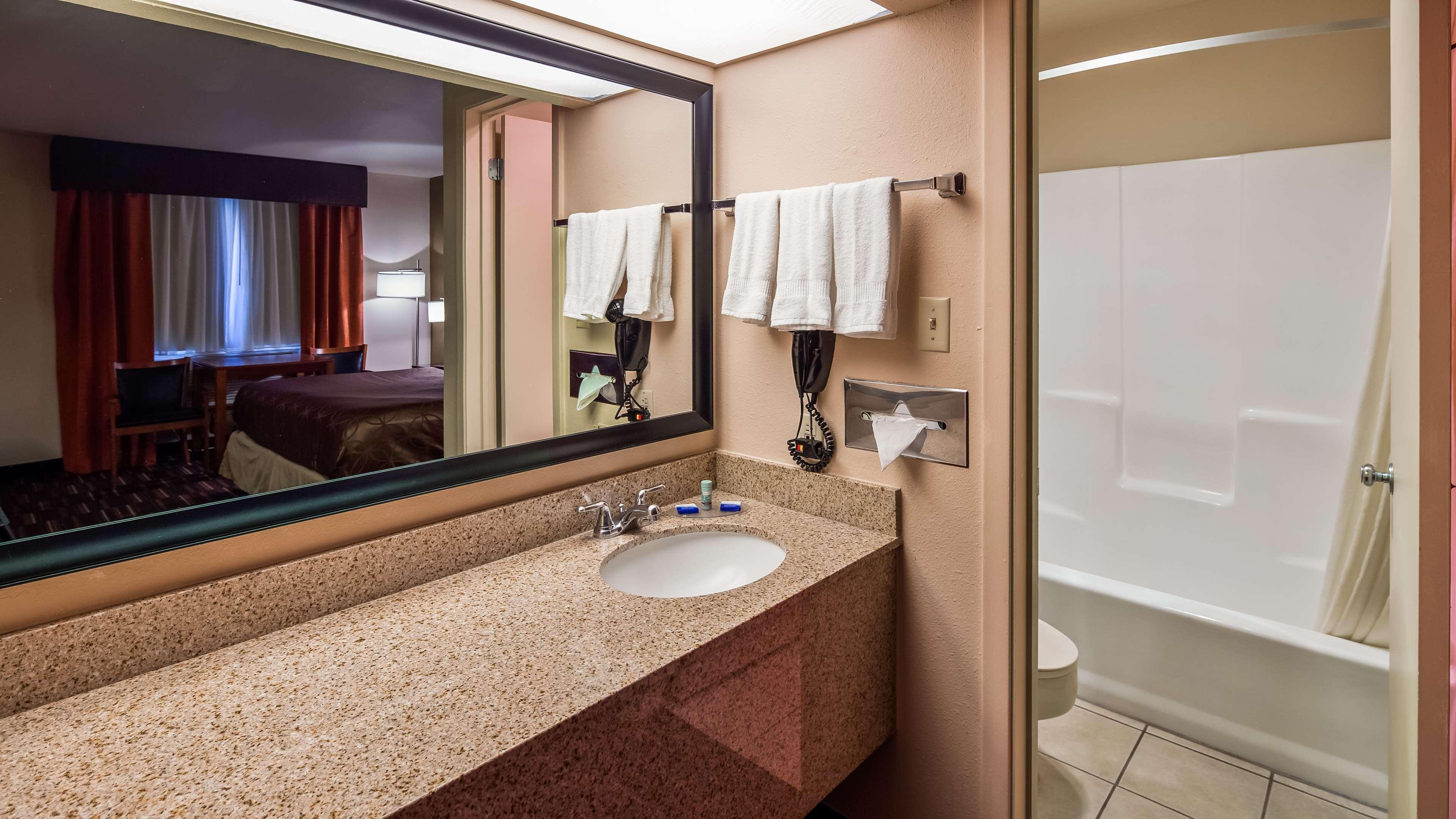 הובס Best Western Executive Inn מראה חיצוני תמונה