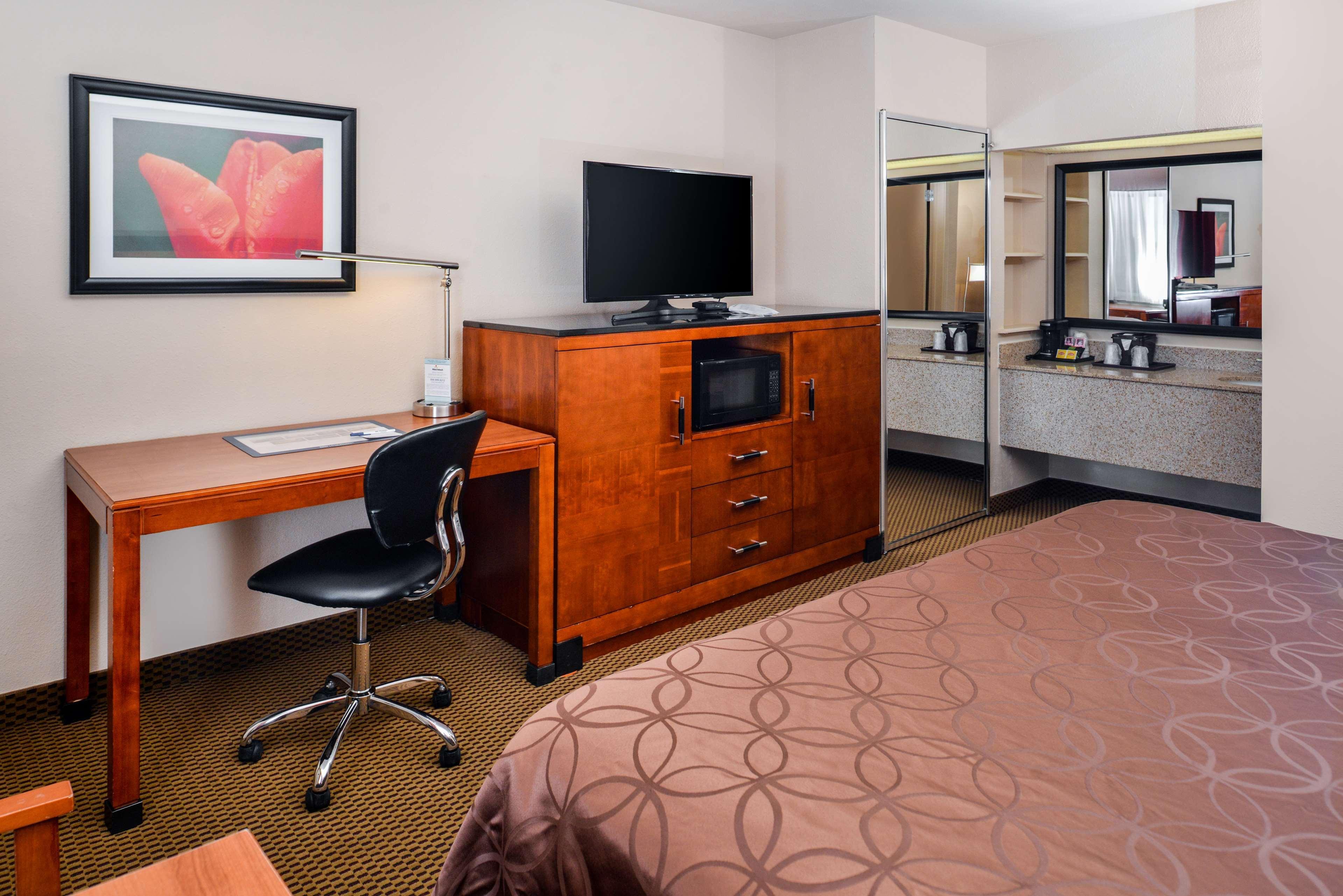 הובס Best Western Executive Inn מראה חיצוני תמונה