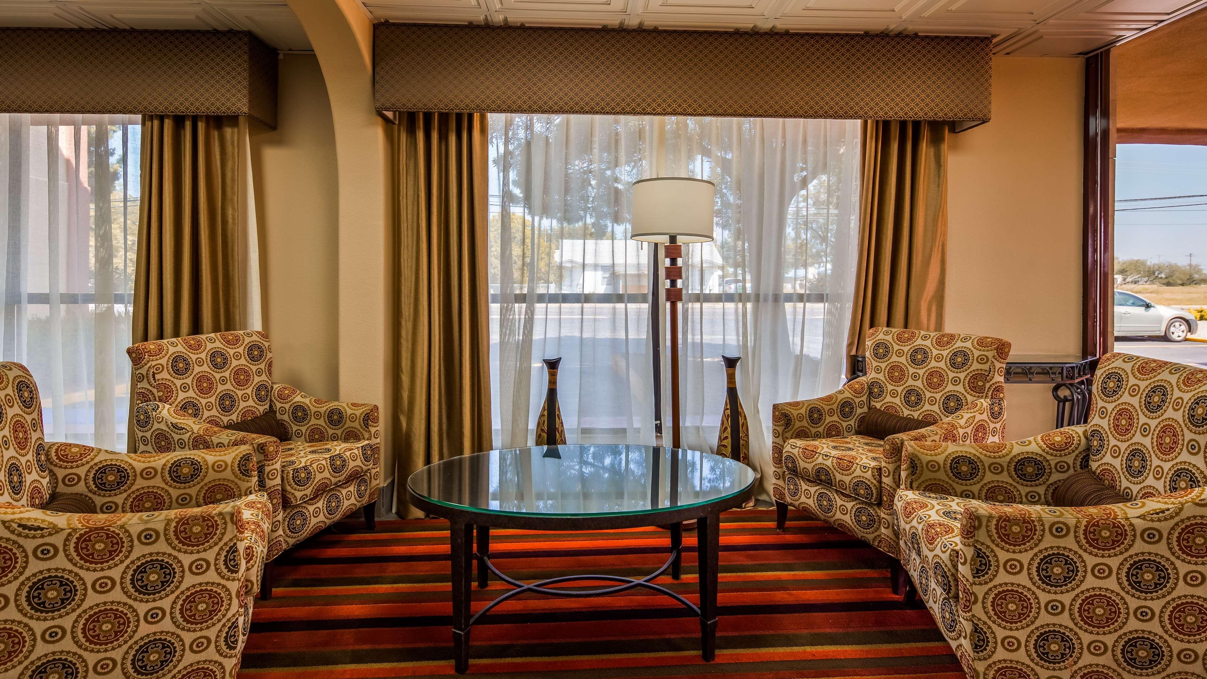 הובס Best Western Executive Inn מראה חיצוני תמונה