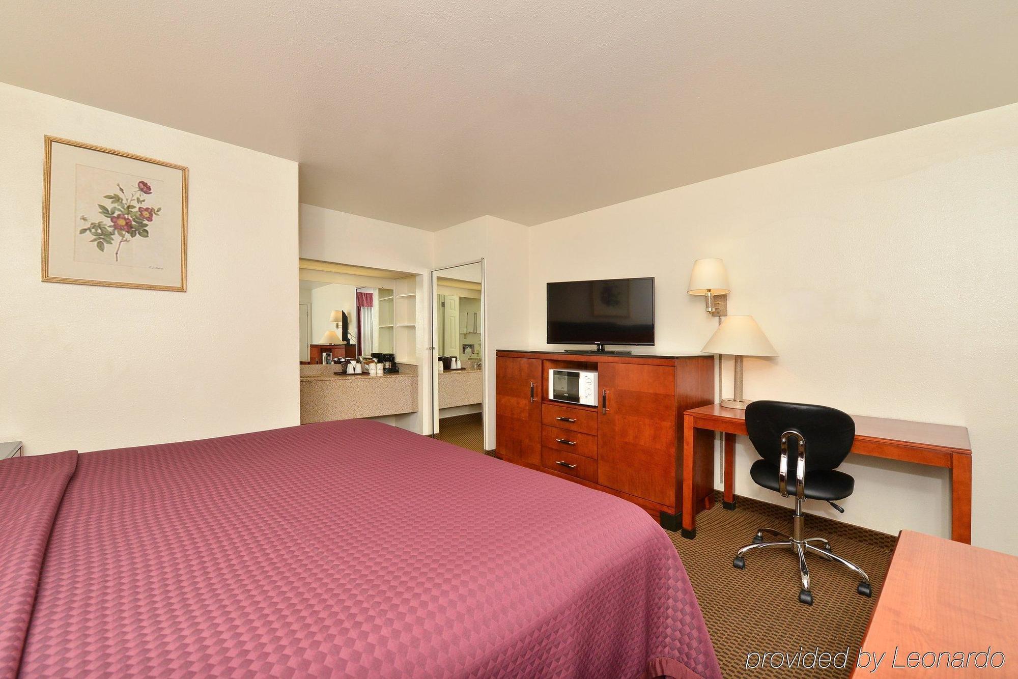 הובס Best Western Executive Inn מראה חיצוני תמונה