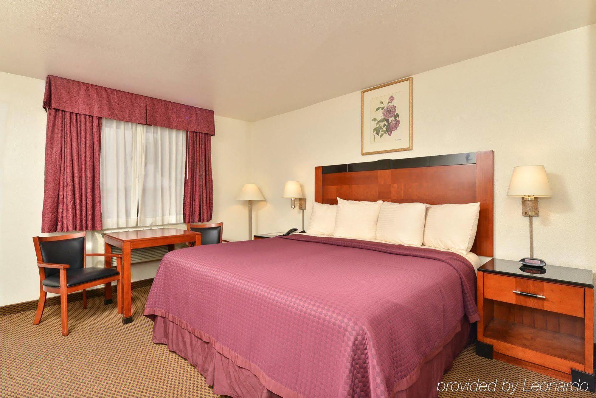 הובס Best Western Executive Inn מראה חיצוני תמונה