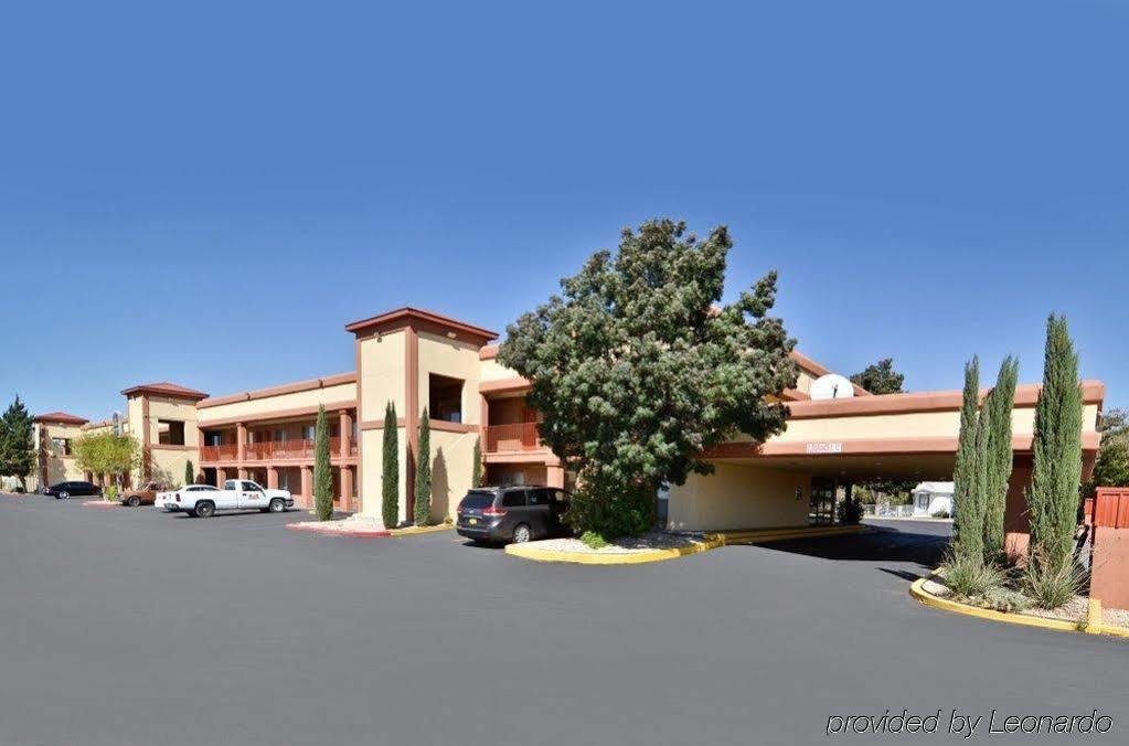 הובס Best Western Executive Inn מראה חיצוני תמונה